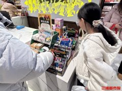 <b>而另一款Tangle扭扭乐“袖珍艺术系列”original c</b>