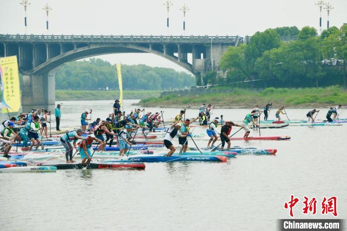 千人桨板竞速徽州古城 长三角绿水赛事融合文化