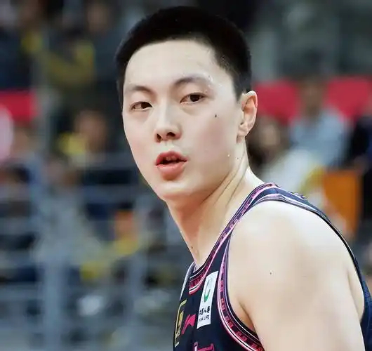 胡明轩交易呼声高涨 杜锋表态本土球员暂不交易