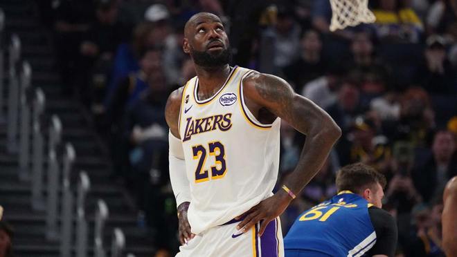 西蒙斯盛赞东契奇与里夫斯组合，湖人战绩引热