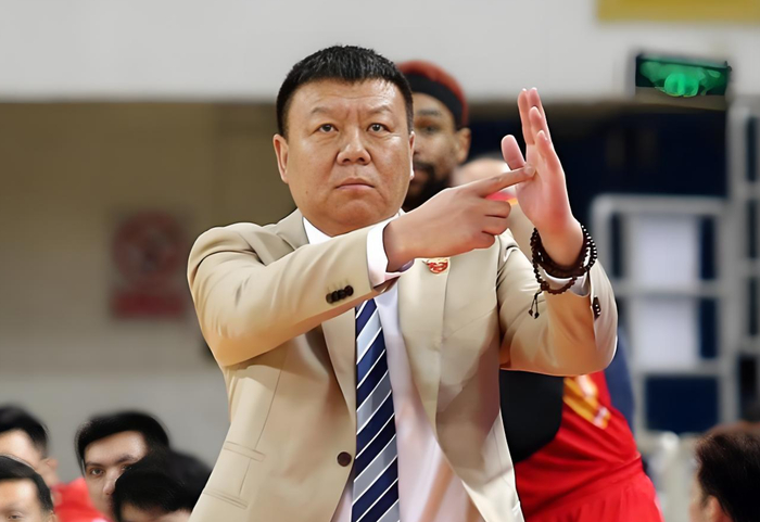 21岁锋线小将王浩然轰5记三分砍32分，助深圳队大