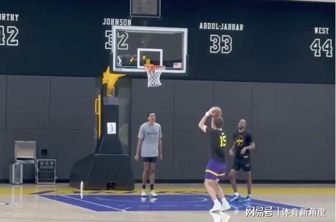 湖人秘密特训备战火箭系列赛 詹姆斯稳坐领袖宝