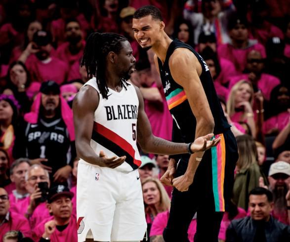 文班亚马35分破马刺季后赛纪录 马刺轻取开拓者